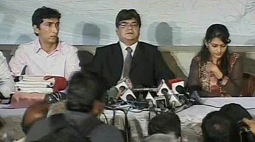 मारिया की प्रेस कांफ्रेस में जमकर हुआ हंगामा...