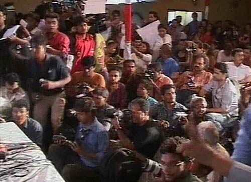 मारिया की प्रेस कांफ्रेस में जमकर हुआ हंगामा...