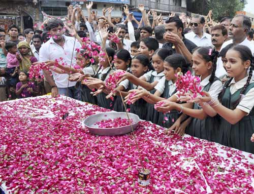 26 जुलाई 2011: तस्‍वीरों में देखें दिनभर की बड़ी खबरें | पढ़ें