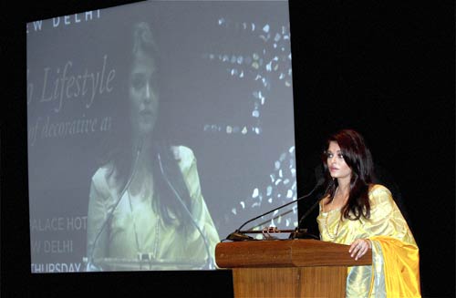 आजतक पर मम्‍मी ऐश की पहली झलक | ऐश को मातृत्‍व सुख