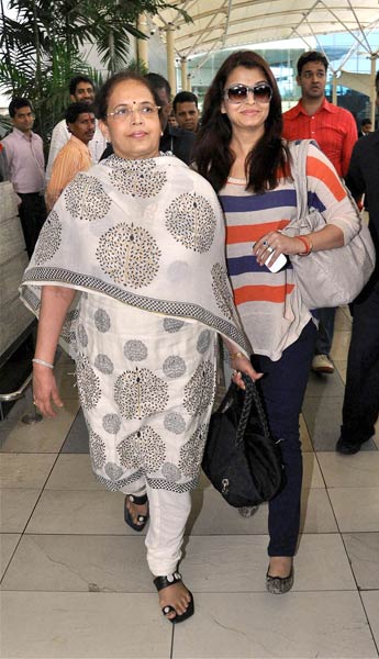 आजतक पर मम्‍मी ऐश की पहली झलक | ऐश को मातृत्‍व सुख