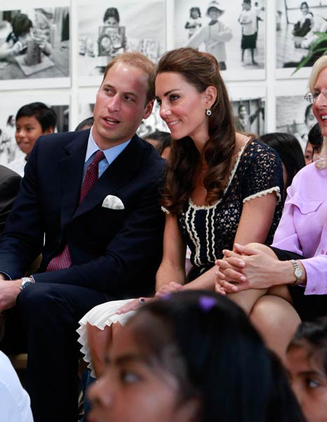 प्रिंस विलियम और केट का शाही दौरा । प्रेम कहानी