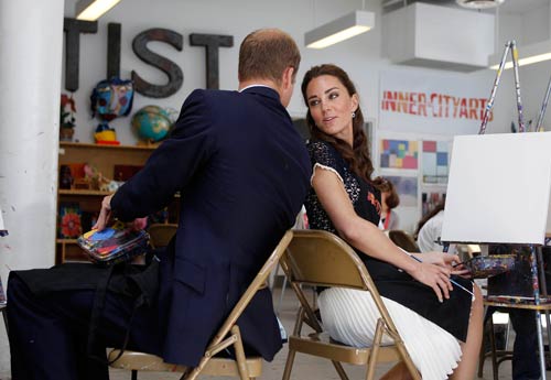 प्रिंस विलियम और केट का शाही दौरा । प्रेम कहानी