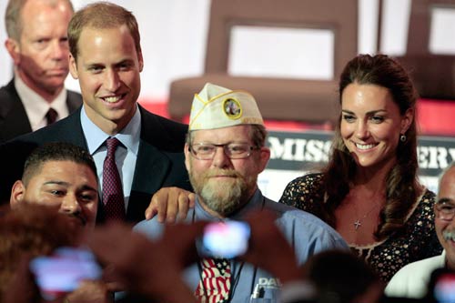 प्रिंस विलियम और केट का शाही दौरा । प्रेम कहानी