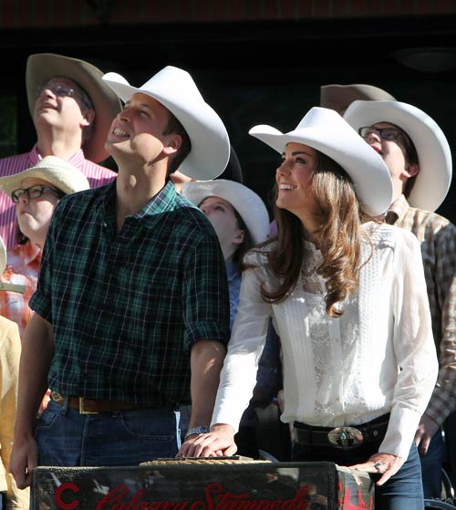 प्रिंस विलियम और केट का शाही दौरा । प्रेम कहानी