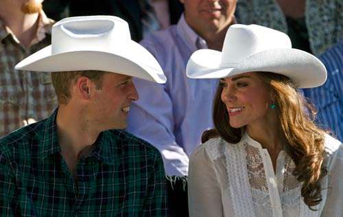 प्रिंस विलियम और केट का शाही दौरा । प्रेम कहानी