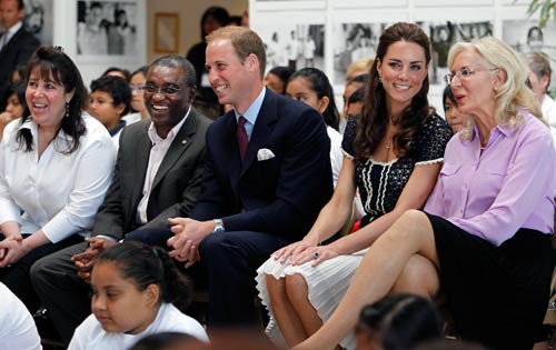 प्रिंस विलियम और केट का शाही दौरा । प्रेम कहानी