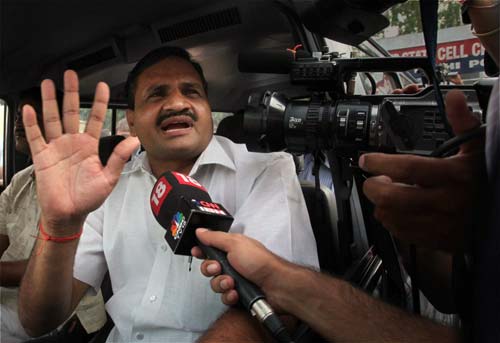 25 जुलाई 2011: तस्‍वीरों में देखें दिनभर की बड़ी खबरें  | पढ़ें