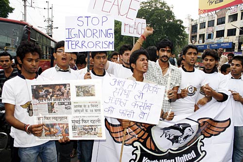 मुंबई ब्‍लास्‍ट में मारे गए लोगों को दी गई श्रद्धांजलि