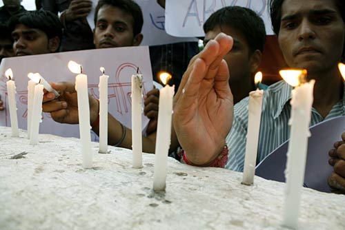 मुंबई ब्‍लास्‍ट में मारे गए लोगों को दी गई श्रद्धांजलि