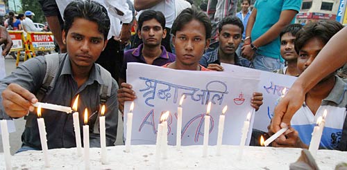 मुंबई ब्‍लास्‍ट में मारे गए लोगों को दी गई श्रद्धांजलि