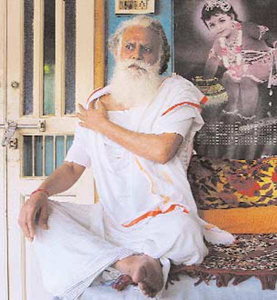 साधु निकले राजनीति के मैदान में | अरबपति योगी रामदेव