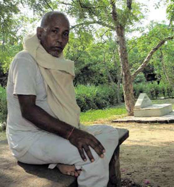 साधु निकले राजनीति के मैदान में | अरबपति योगी रामदेव