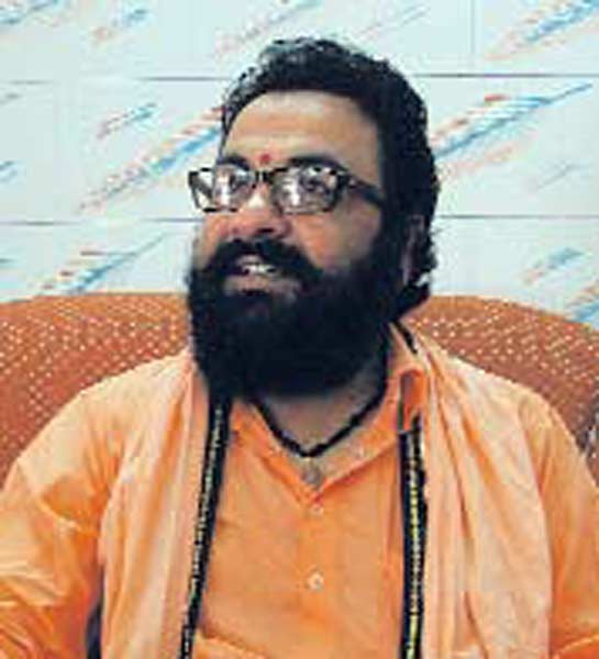 साधु निकले राजनीति के मैदान में | अरबपति योगी रामदेव