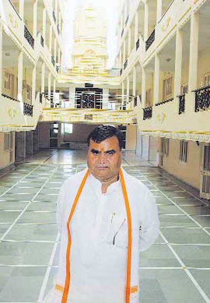 साधु निकले राजनीति के मैदान में | अरबपति योगी रामदेव