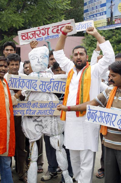 मुंबई ब्‍लास्‍ट में मारे गए लोगों को दी गई श्रद्धांजलि