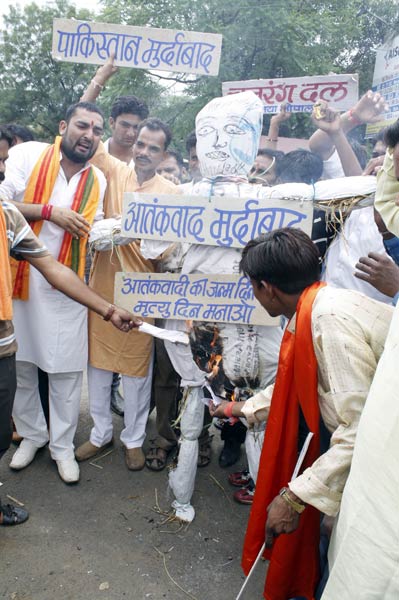 मुंबई ब्‍लास्‍ट में मारे गए लोगों को दी गई श्रद्धांजलि