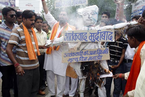 मुंबई ब्‍लास्‍ट में मारे गए लोगों को दी गई श्रद्धांजलि