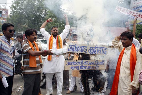 मुंबई ब्‍लास्‍ट में मारे गए लोगों को दी गई श्रद्धांजलि