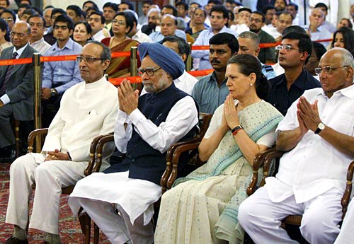 12 जुलाई 2011: तस्‍वीरों में दिनभर की खबरें