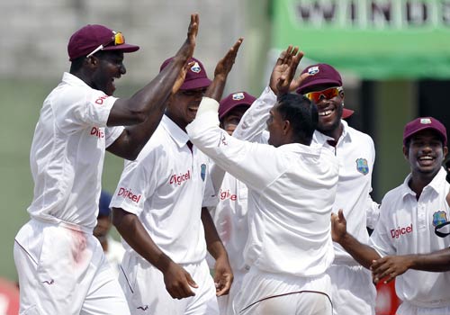 धोनी और रैना के दम पर भारत को बढ़त...