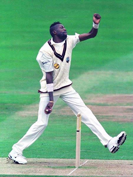 टेस्‍ट क्रिकेट के दिग्‍गज गेंदबाज