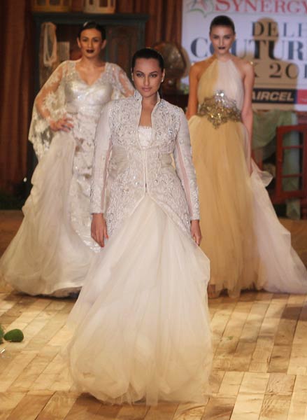 24 जुलाई 2011: तस्‍वीरों में दिनभर की बड़ी खबरें | पढ़ें