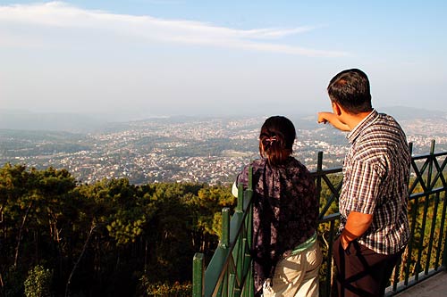 पर्यटकों को रिझाती हैं मेघालय की घटाएं...