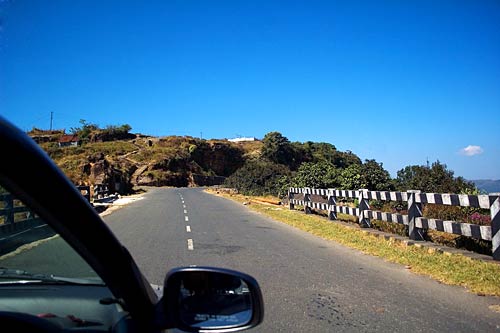 पर्यटकों को रिझाती हैं मेघालय की घटाएं...