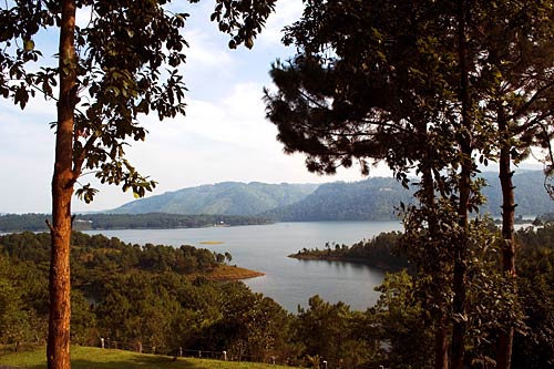 पर्यटकों को रिझाती हैं मेघालय की घटाएं...