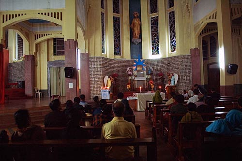 पर्यटकों को रिझाती हैं मेघालय की घटाएं...