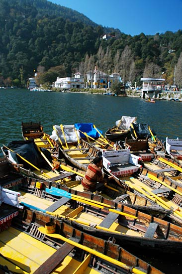 उत्तराखंड में धर्म-कर्म व सैर-सपाटे का आनंद