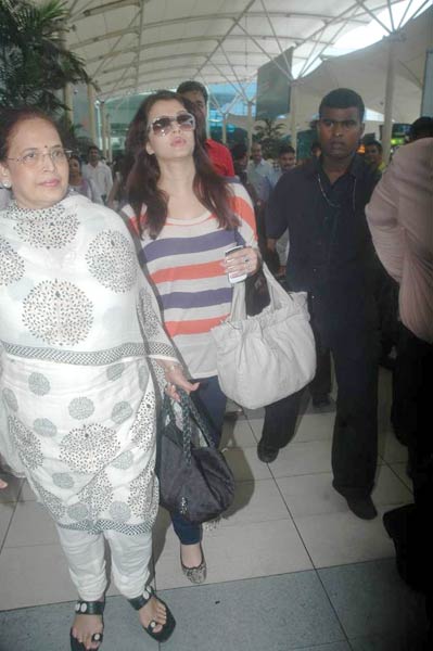 आजतक पर मम्‍मी ऐश की पहली झलक | ऐश को मातृत्‍व सुख