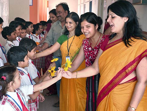 15 जुलाई 2011: तस्‍वीरों में दिनभर की खबरें