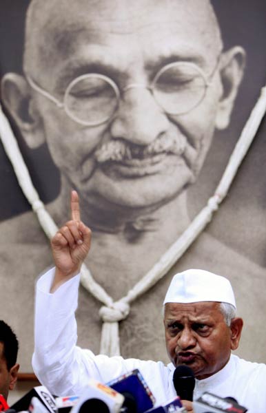 18 जुलाई 2011: तस्‍वीरों में दिनभर की बड़ी खबरें  | पढ़ें