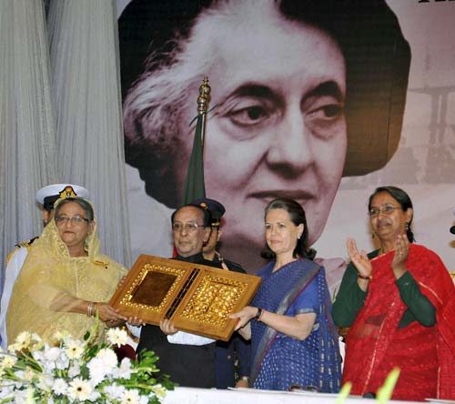 25 जुलाई 2011: तस्‍वीरों में देखें दिनभर की बड़ी खबरें  | पढ़ें