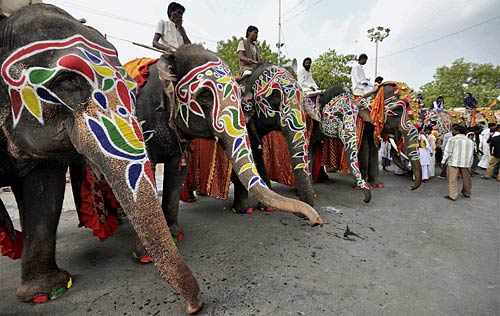 2 जुलाई 2011: तस्‍वीरों में देखें दिनभर की बड़ी खबरें