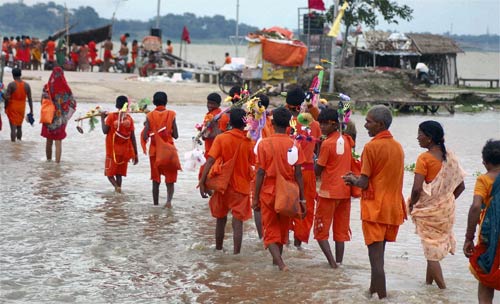 23 जुलाई 2011: तस्‍वीरों में दिनभर की बड़ी खबरें | पढ़ें