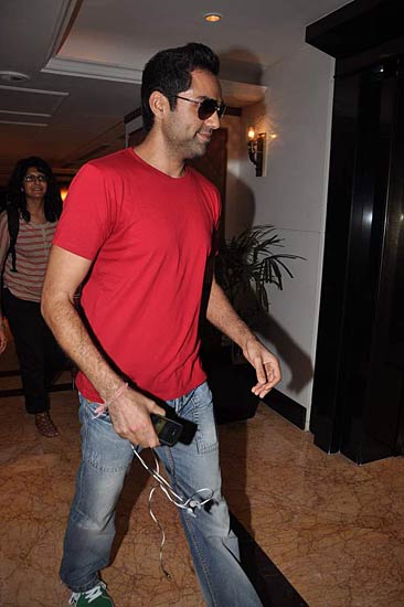 'जिंदगी ना मिलेगी दोबारा'  का प्रमोशन । लारा के जलवे