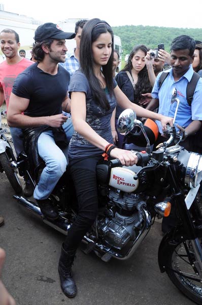 कैटरीना का बाइकर अंदाज | कैटरीना की अदाएं