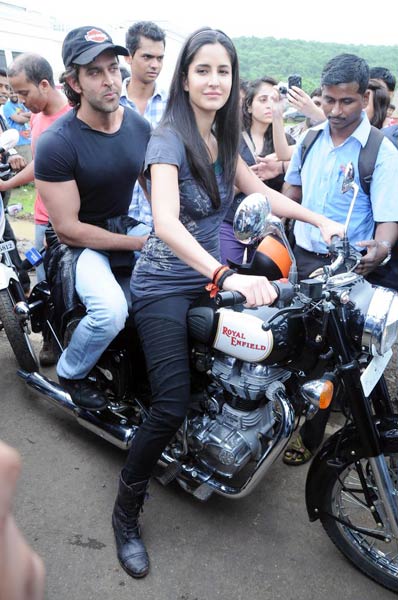 कैटरीना का बाइकर अंदाज | कैटरीना की अदाएं