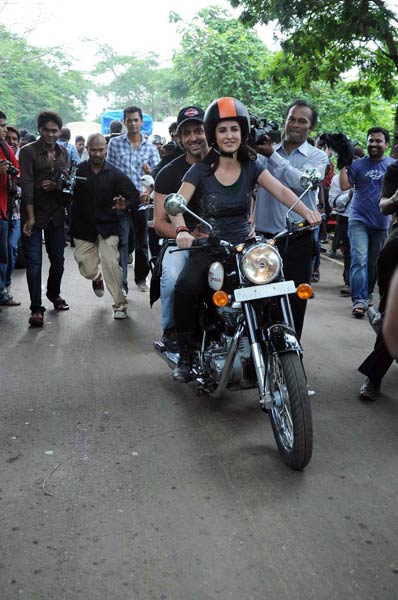 कैटरीना का बाइकर अंदाज | कैटरीना की अदाएं