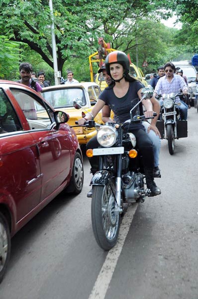 कैटरीना का बाइकर अंदाज | कैटरीना की अदाएं