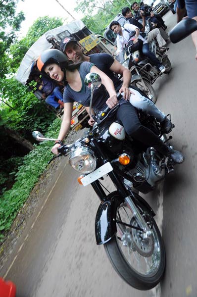 कैटरीना का बाइकर अंदाज | कैटरीना की अदाएं