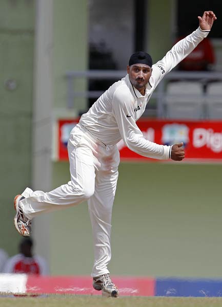 हरभजन ने पूरे किए 400 टेस्‍ट विकेट...