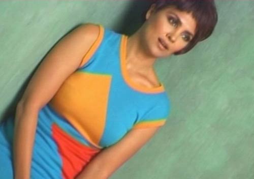 'नीलपरी' बनकर रिझाने को तैयार लारा । लारा के जलवे