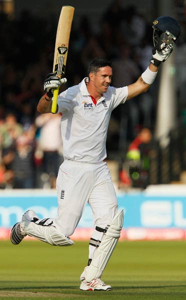 लार्डस टेस्‍ट, दूसरा दिन: पीटरसन का दोहरा शतक