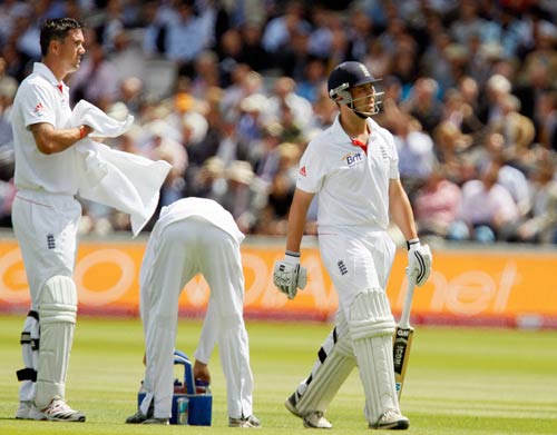 लार्डस टेस्‍ट, दूसरा दिन: पीटरसन का दोहरा शतक