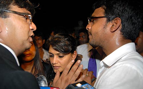 मारिया की प्रेस कांफ्रेस में जमकर हुआ हंगामा...