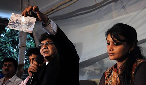 मारिया की प्रेस कांफ्रेस में जमकर हुआ हंगामा...